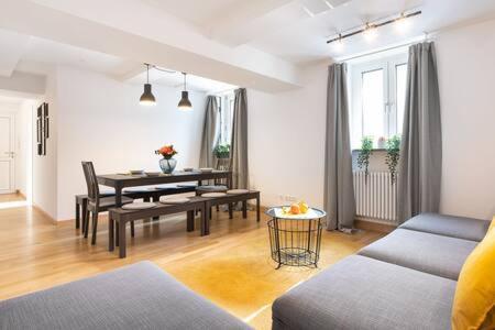 Marienplatz Apartment 2 Bedrooms Living Room Kitchen Münih Dış mekan fotoğraf